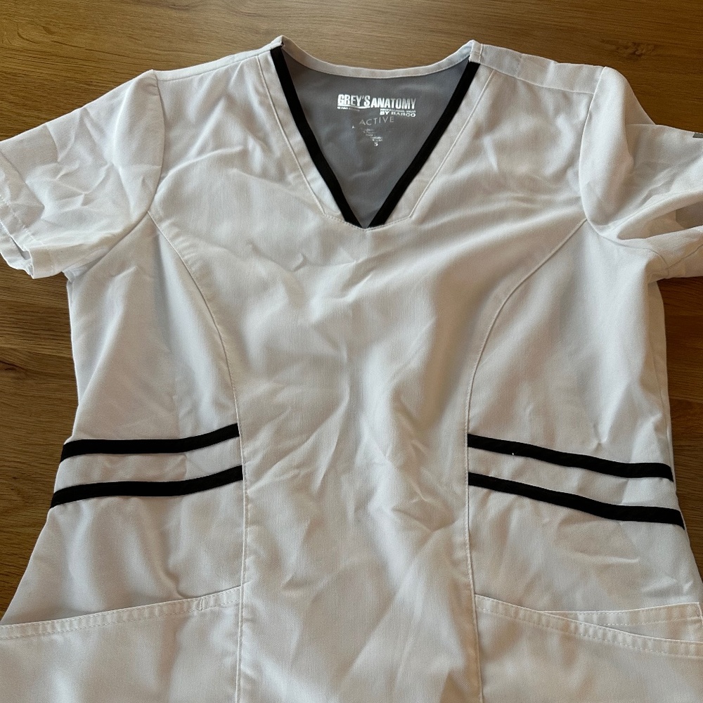 Greys Anatomy size small scrub top